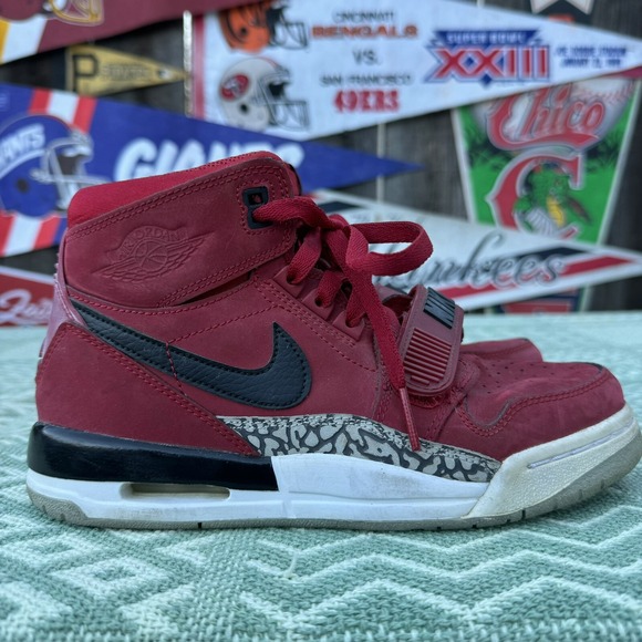 Size 4Y GS) - Jordan Legacy 312 High Toro‎ - Picture 2 of 8